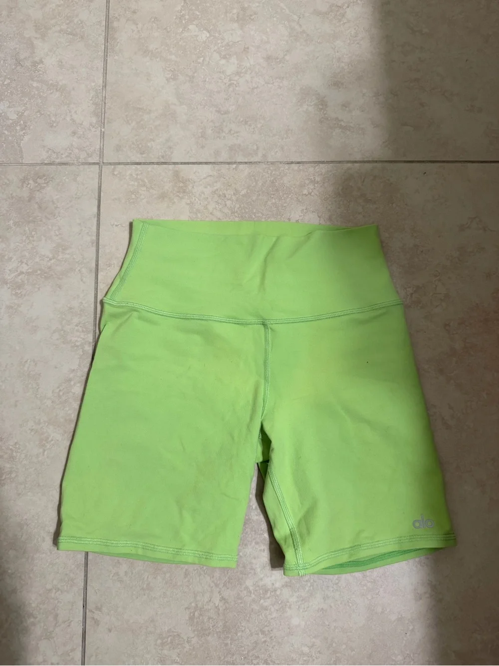 Alo Yoga Small Green Biker Shorts. 🌴⚡️